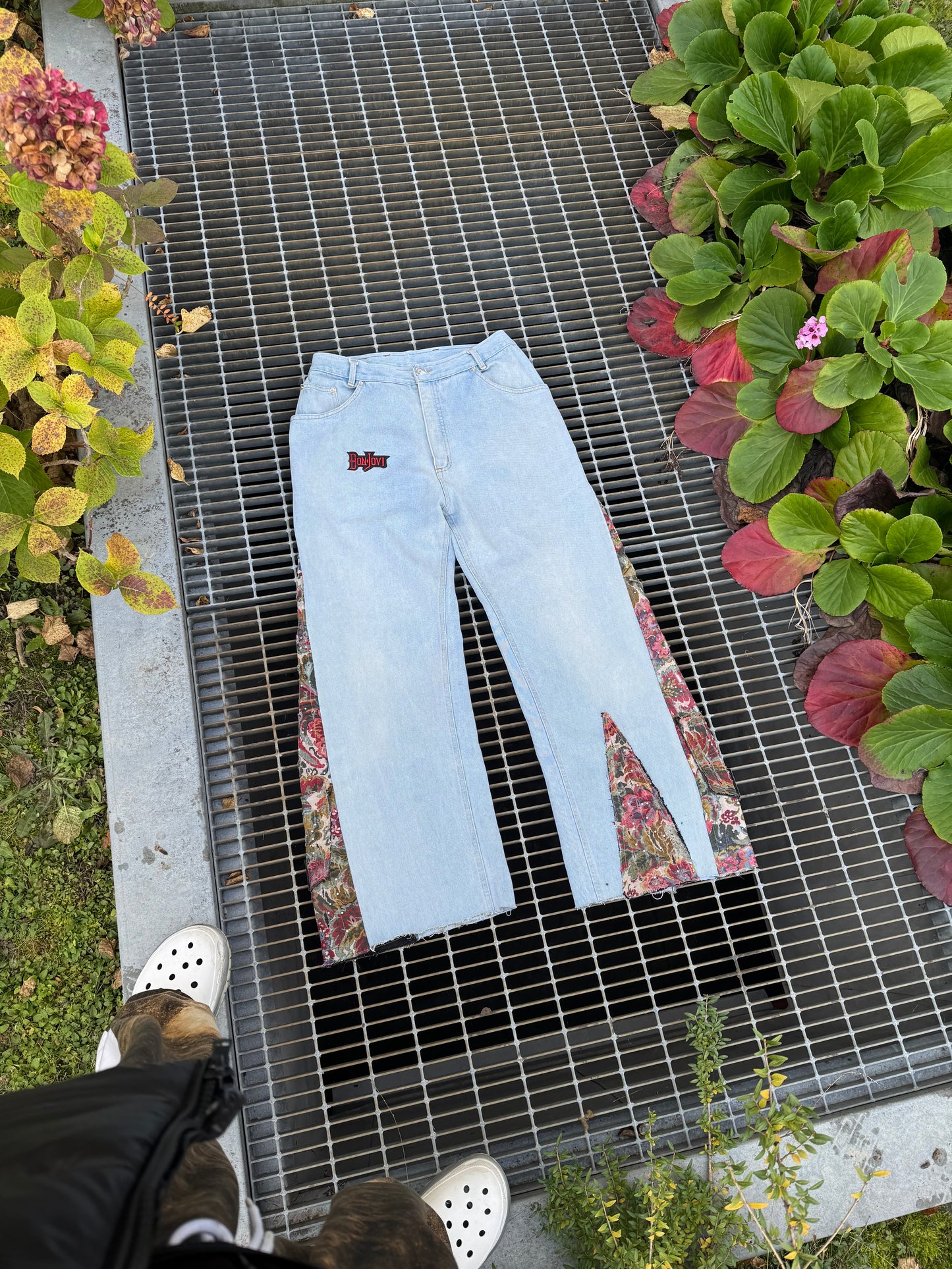 Introducing the latest 1 of 1 statement piece from BuyMoor, where vintage meets fearless modern design.
Attention guaranteed.