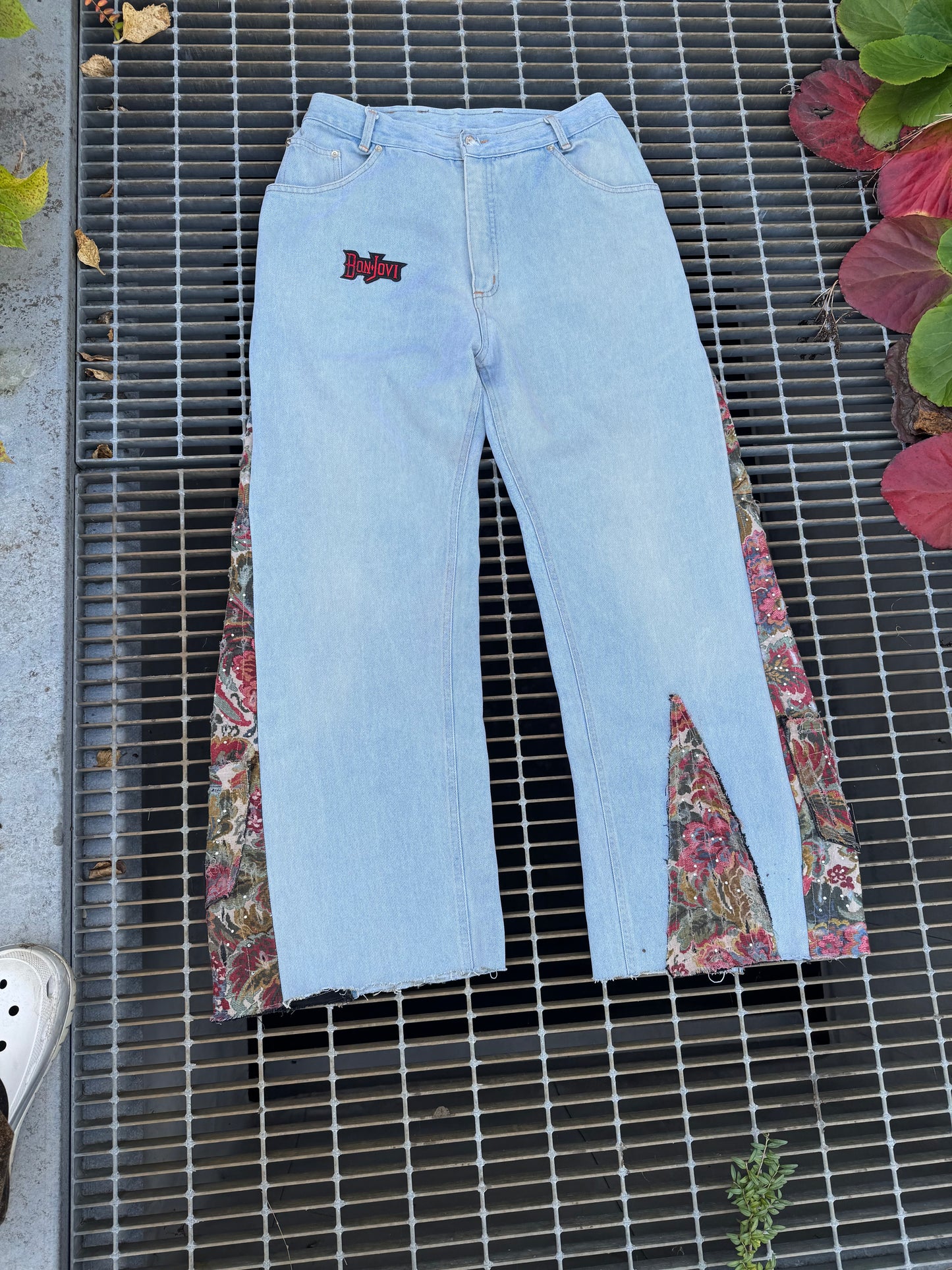 Introducing the latest 1 of 1 statement piece from BuyMoor, where vintage meets fearless modern design.
Attention guaranteed.